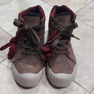 Keen Elena Brown High-Top Sneakers with Red Laces